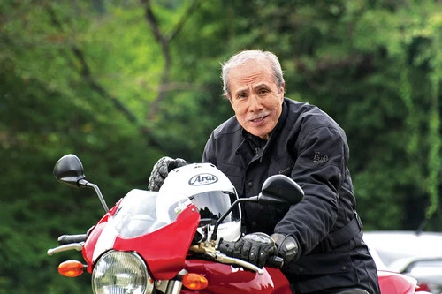 Arai Quantum-X Wave Helmet 3 Arai Quantum-X Wave Helmet - Image 3