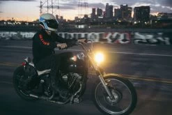 Bell Bullitt Speedway Helmet -HJC Store bell bullitt speedway helmet gloss vintage white blue in action 59503.1697132703